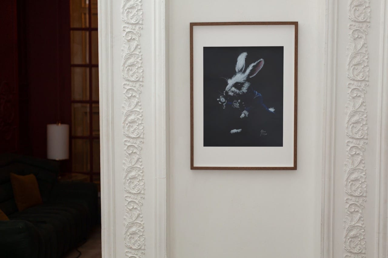 Portrait du lapin dans un cadre accroché sur un mur